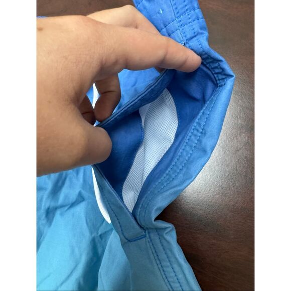 American Eagle Men’s Ombré Swim Trunks Size Medium - Picture 2 of 8